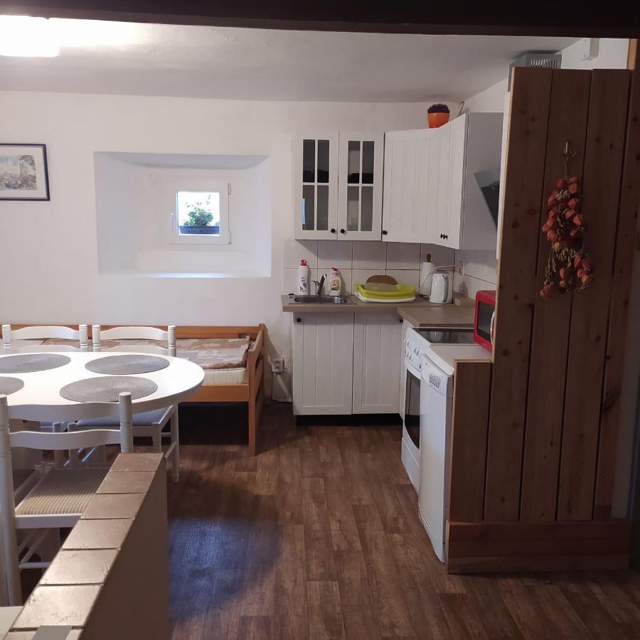 Apartman Dvorecna Loucovice Ngoại thất bức ảnh