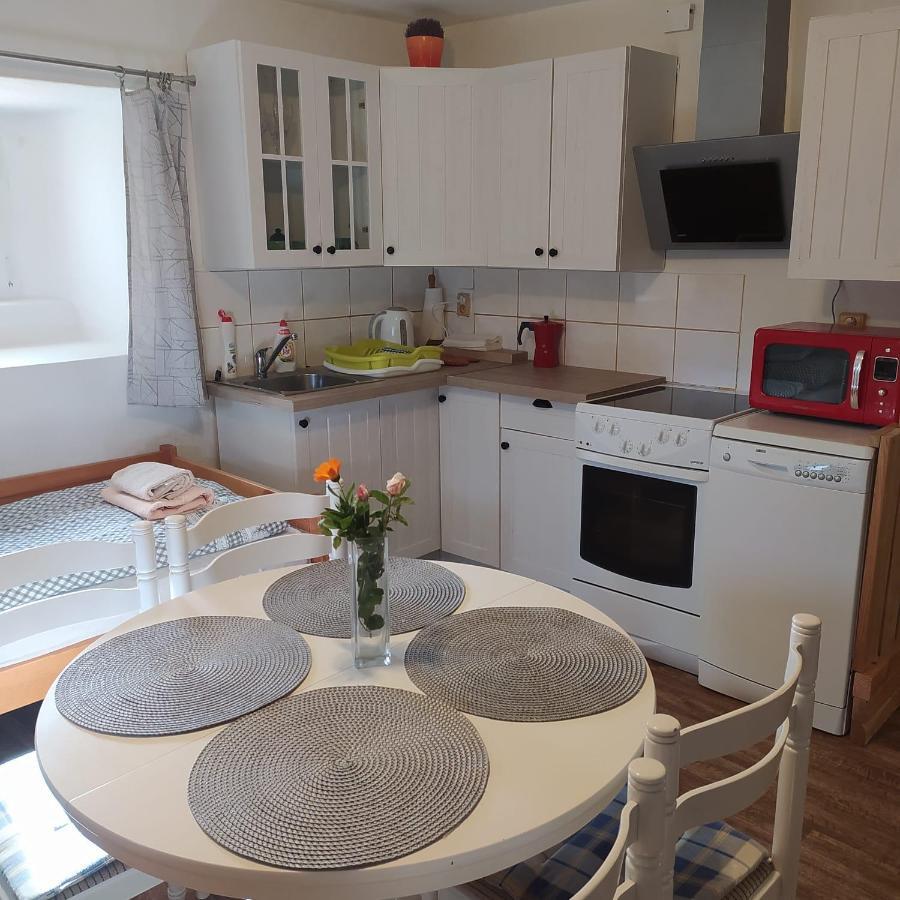 Apartman Dvorecna Loucovice Ngoại thất bức ảnh